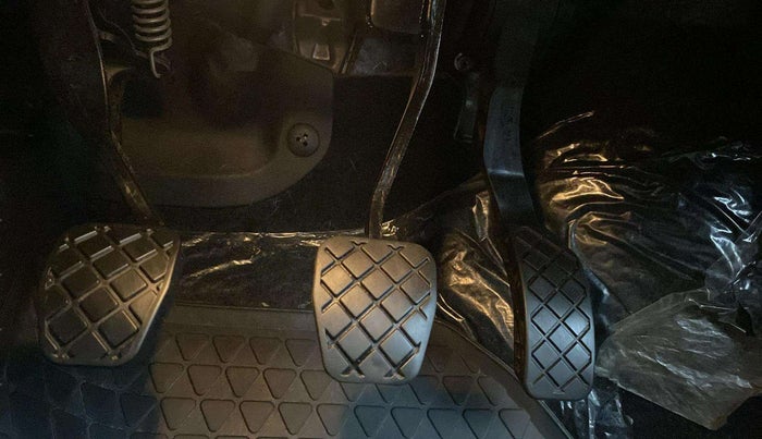 2015 Volkswagen Polo COMFORTLINE 1.2L, Petrol, Manual, 44,109 km, Pedals