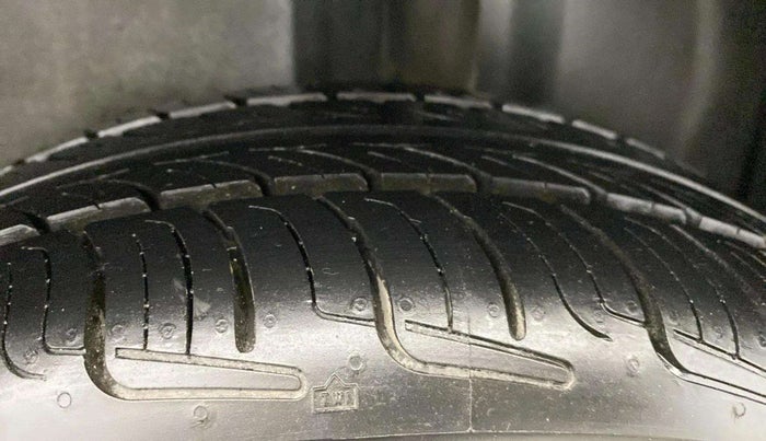 2015 Volkswagen Polo COMFORTLINE 1.2L, Petrol, Manual, 44,109 km, Left Rear Tyre Tread