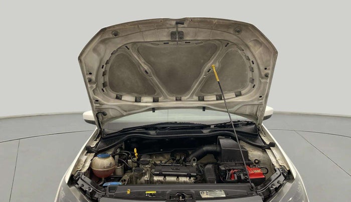 2015 Volkswagen Polo COMFORTLINE 1.2L, Petrol, Manual, 44,109 km, Open Bonet