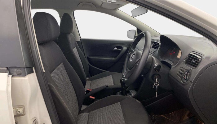 2015 Volkswagen Polo COMFORTLINE 1.2L, Petrol, Manual, 44,109 km, Right Side Front Door Cabin