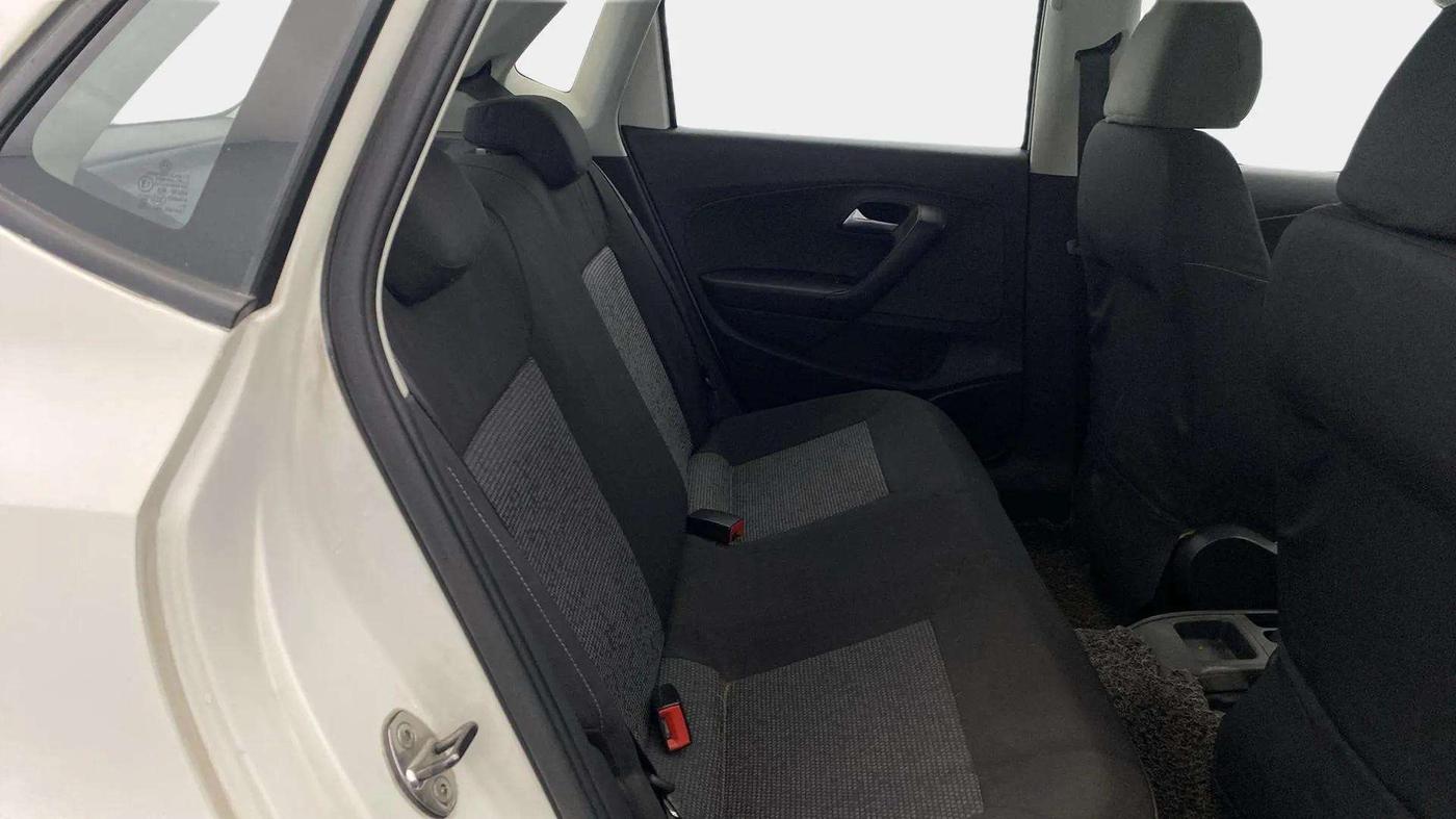 2015 Volkswagen Polo COMFORTLINE 1.2L, Petrol, Manual, 44,109 km, Right Side Rear Door Cabin
