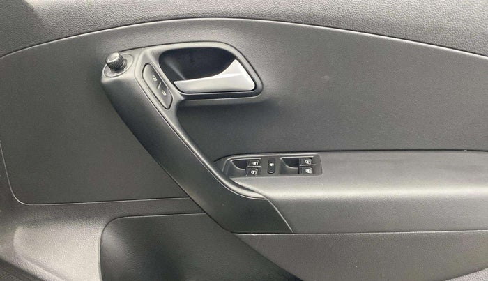 2015 Volkswagen Polo COMFORTLINE 1.2L, Petrol, Manual, 44,109 km, Driver Side Door Panels Control