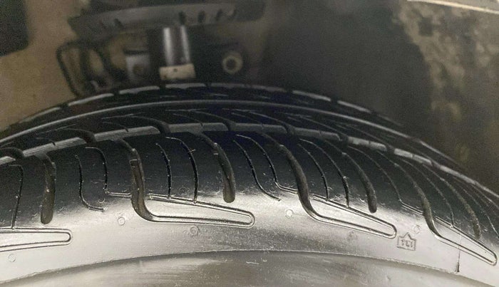 2015 Volkswagen Polo COMFORTLINE 1.2L, Petrol, Manual, 44,109 km, Right Front Tyre Tread