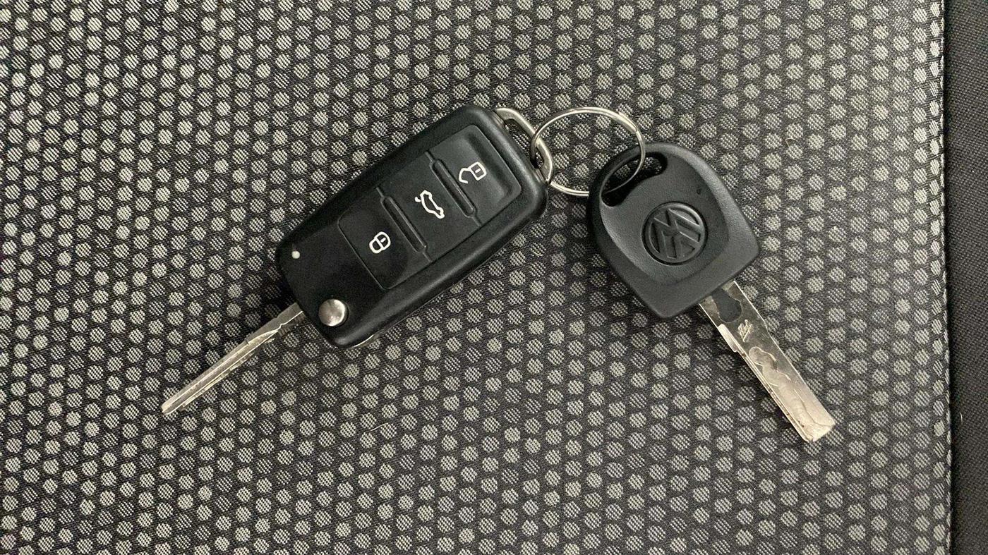 2015 Volkswagen Polo COMFORTLINE 1.2L, Petrol, Manual, 44,109 km, Key Close Up