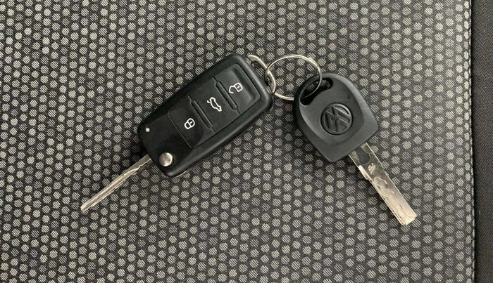 2015 Volkswagen Polo COMFORTLINE 1.2L, Petrol, Manual, 44,109 km, Key Close Up