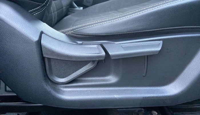 2024 KIA SONET HTK PLUS 1.2 PETROL MT, Petrol, Manual, 14,425 km, Driver Side Adjustment Panel