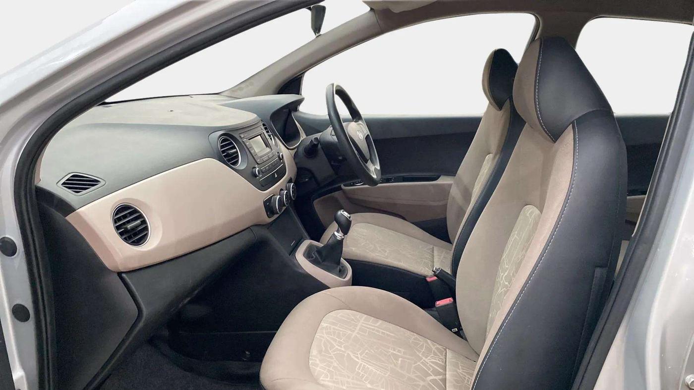 2016 Hyundai Xcent S 1.2, Petrol, Manual, 91,735 km, Right Side Front Door Cabin