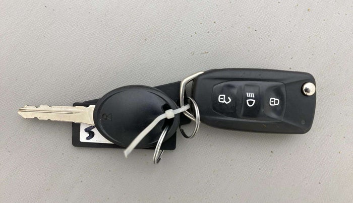 2019 Tata Tiago XZ PLUS DUAL TONE PETROL, Petrol, Manual, 99,049 km, Key Close Up