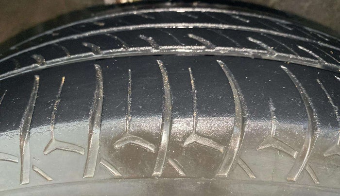 2016 Maruti Celerio VXI, Petrol, Manual, 96,049 km, Right Front Tyre Tread