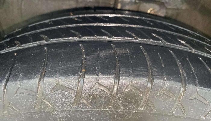 2016 Maruti Celerio VXI, Petrol, Manual, 96,049 km, Left Front Tyre Tread