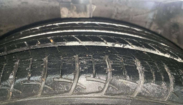 2017 Maruti Ertiga VXI ABS, Petrol, Manual, 32,590 km, Right Front Tyre Tread