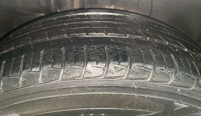 2017 Maruti Ertiga VXI ABS, Petrol, Manual, 32,590 km, Right Rear Tyre Tread