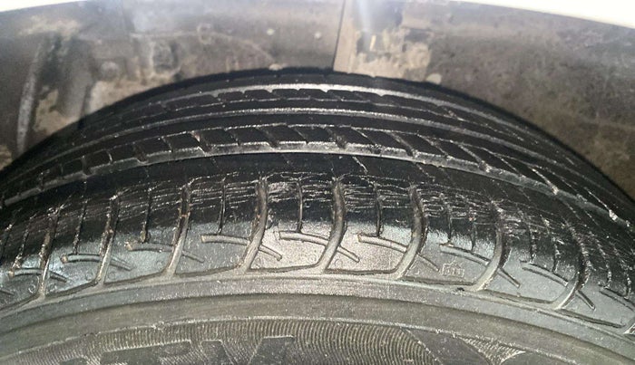 2017 Maruti Ertiga VXI ABS, Petrol, Manual, 32,590 km, Left Front Tyre Tread