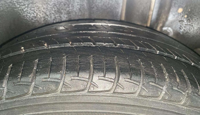 2017 Maruti Ertiga VXI ABS, Petrol, Manual, 32,590 km, Left Rear Tyre Tread