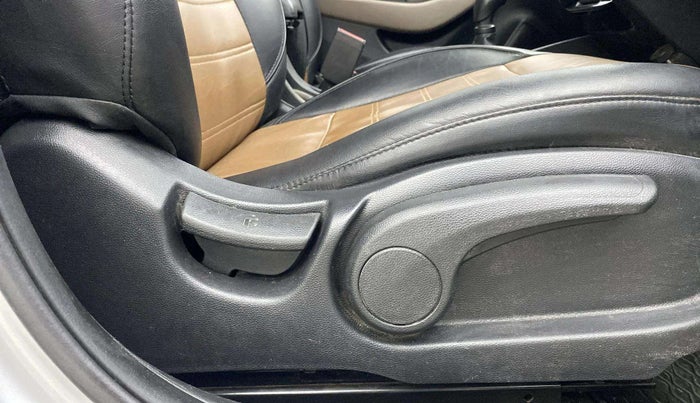 2019 Hyundai Elite i20 SPORTZ PLUS 1.2, Petrol, Manual, 78,329 km, Driver Side Adjustment Panel