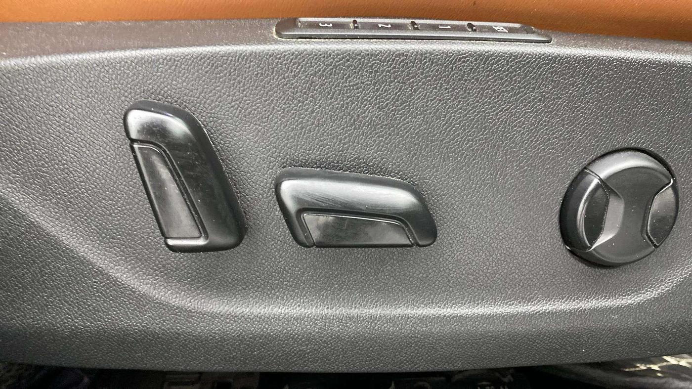 2022 Skoda Octavia L&K 2.0 AT, Petrol, Automatic, 65,585 km, Driver Side Adjustment Panel