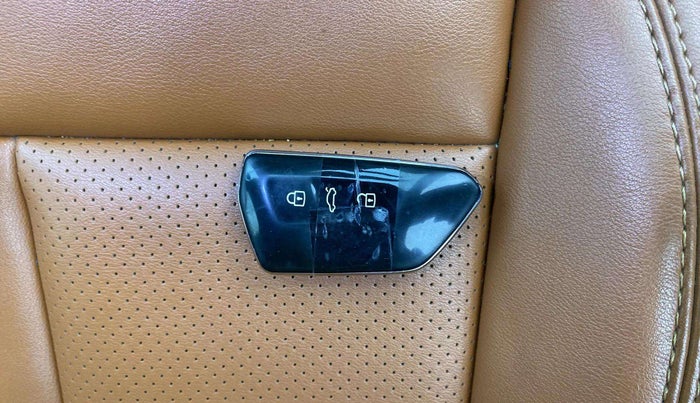 2022 Skoda Octavia L&K 2.0 AT, Petrol, Automatic, 65,372 km, Key Close Up