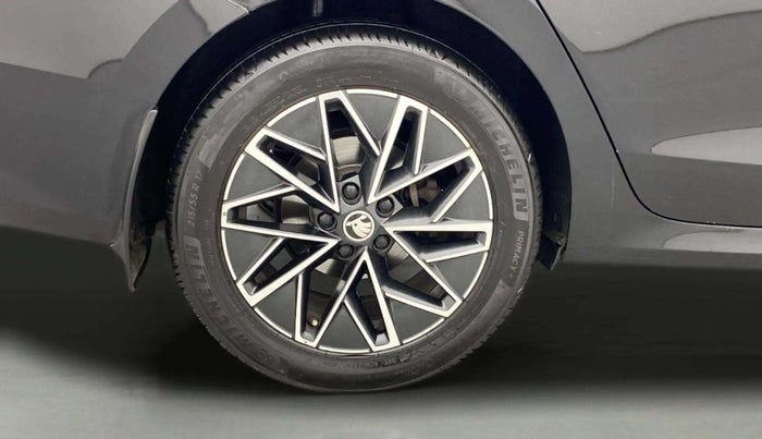 2022 Skoda Octavia L&K 2.0 AT, Petrol, Automatic, 65,372 km, Right Rear Wheel