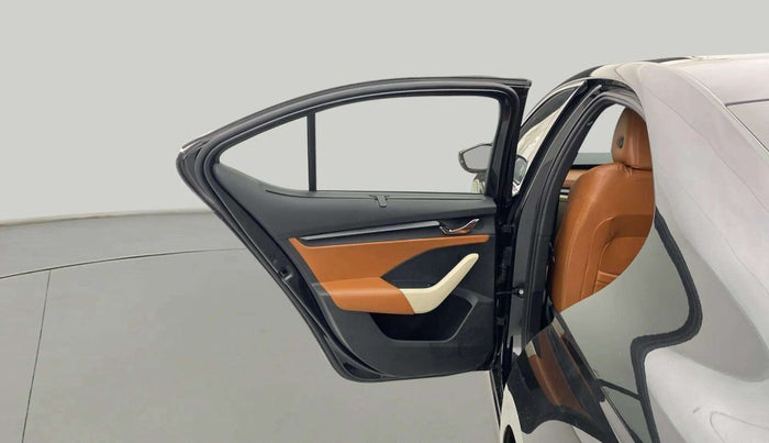 2022 Skoda Octavia L&K 2.0 AT, Petrol, Automatic, 65,372 km, LHS Rear Door
