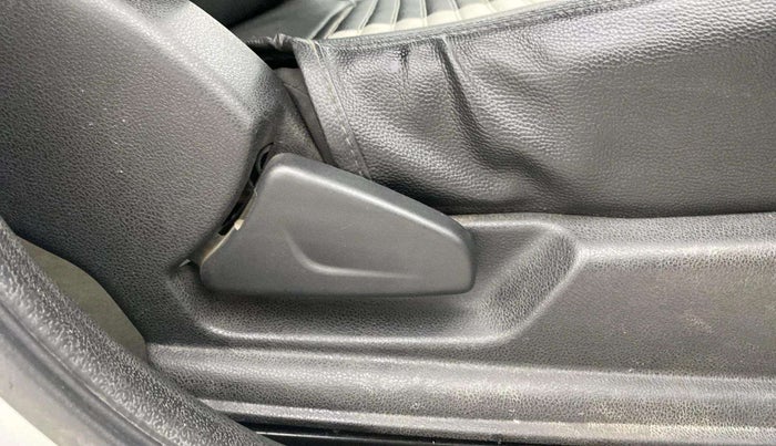 2018 Renault Kwid RXT 0.8 (O), Petrol, Manual, 1,17,507 km, Driver Side Adjustment Panel