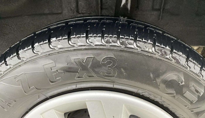 2018 Renault Kwid RXT 0.8 (O), Petrol, Manual, 1,17,507 km, Left Rear Tyre Tread
