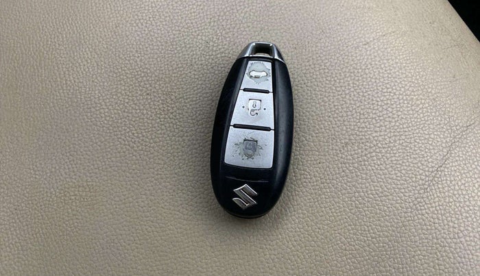 2015 Maruti Ciaz ZXI+, Petrol, Manual, 93,423 km, Key Close Up