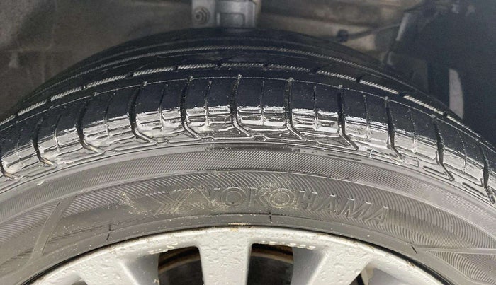 2015 Maruti Ciaz ZXI+, Petrol, Manual, 93,423 km, Right Front Tyre Tread