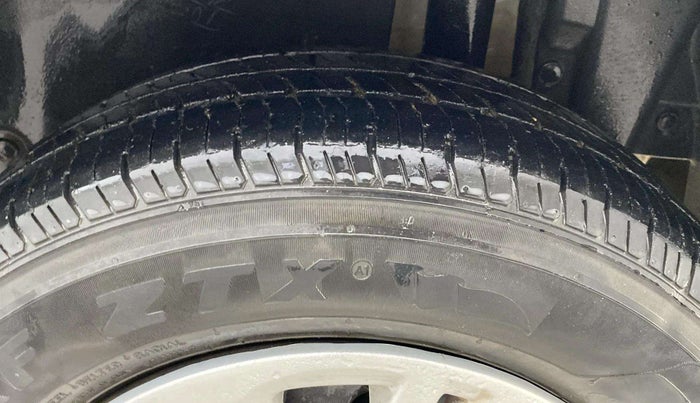 2015 Maruti Swift VXI, Petrol, Manual, 1,12,768 km, Left Rear Tyre Tread