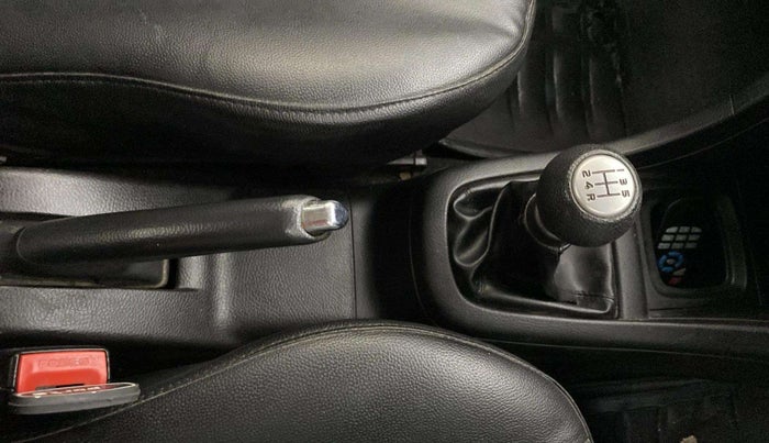 2015 Maruti Swift VXI, Petrol, Manual, 1,12,768 km, Gear Lever