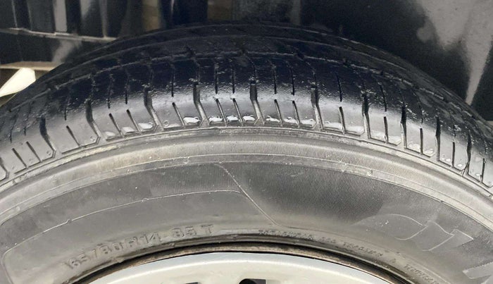 2015 Maruti Swift VXI, Petrol, Manual, 1,12,768 km, Right Rear Tyre Tread
