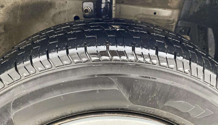 2015 Maruti Swift VXI, Petrol, Manual, 1,12,768 km, Right Front Tyre Tread