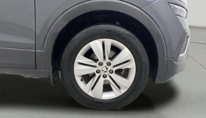 2021 Skoda KUSHAQ AMBITION 1.0L TSI AT, Petrol, Automatic, 30,663 km, Right Front Wheel