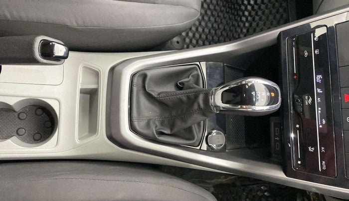 2021 Skoda KUSHAQ AMBITION 1.0L TSI AT, Petrol, Automatic, 30,663 km, Gear Lever