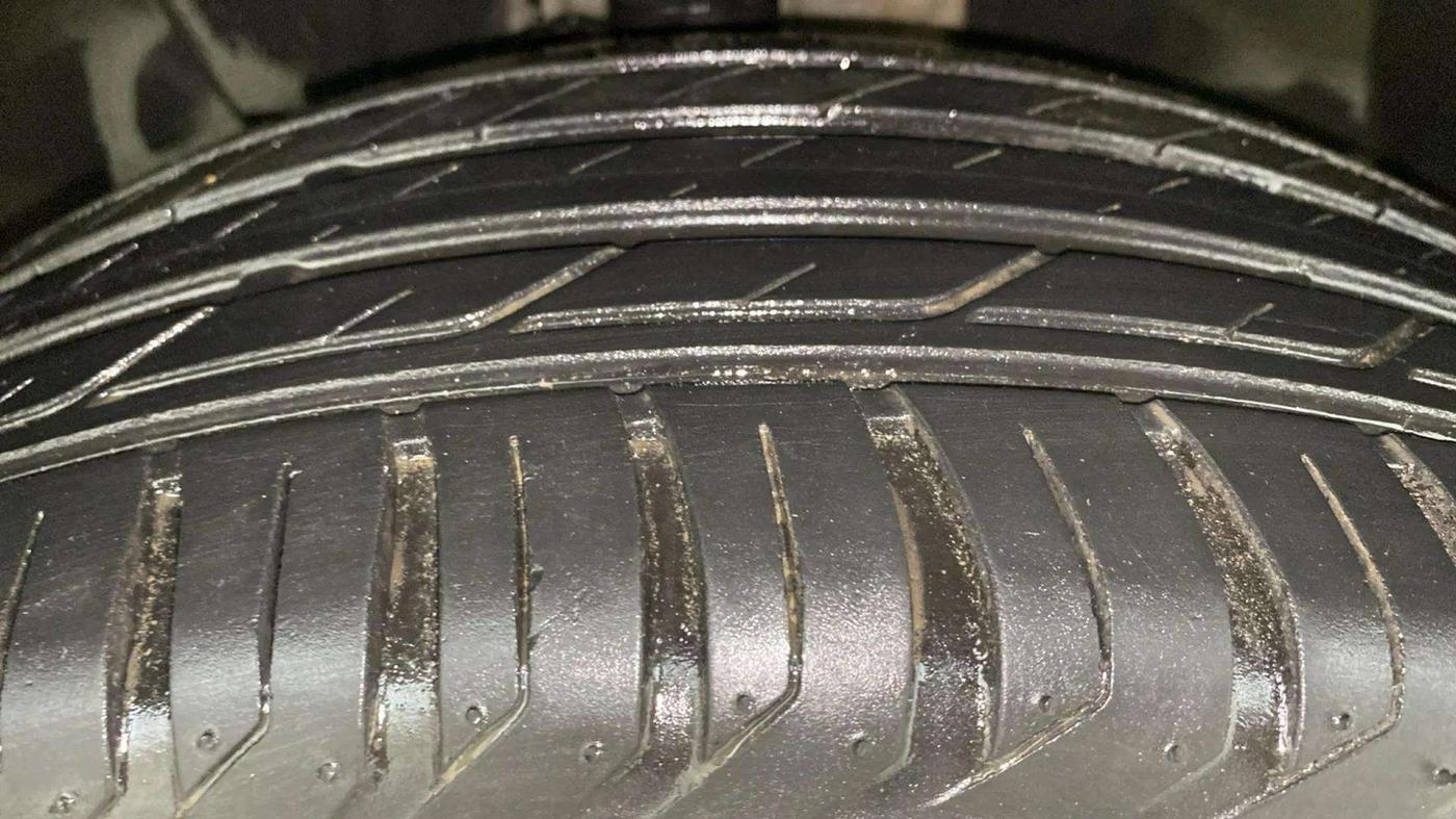 2019 Jeep Compass LIMITED PLUS PETROL AT, Petrol, Automatic, 64,045 km, Right Front Tyre Tread