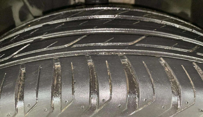 2019 Jeep Compass LIMITED PLUS PETROL AT, Petrol, Automatic, 63,565 km, Right Front Tyre Tread
