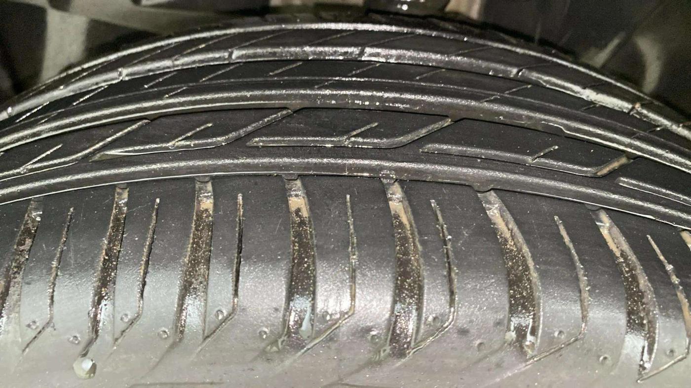 2019 Jeep Compass LIMITED PLUS PETROL AT, Petrol, Automatic, 64,045 km, Left Front Tyre Tread