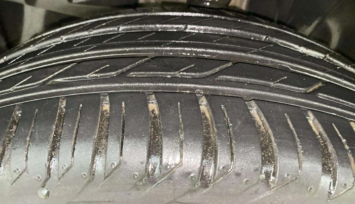 2019 Jeep Compass LIMITED PLUS PETROL AT, Petrol, Automatic, 63,565 km, Left Front Tyre Tread