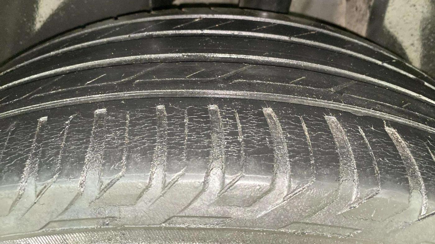 2019 Jeep Compass LIMITED PLUS PETROL AT, Petrol, Automatic, 64,045 km, Left Rear Tyre Tread