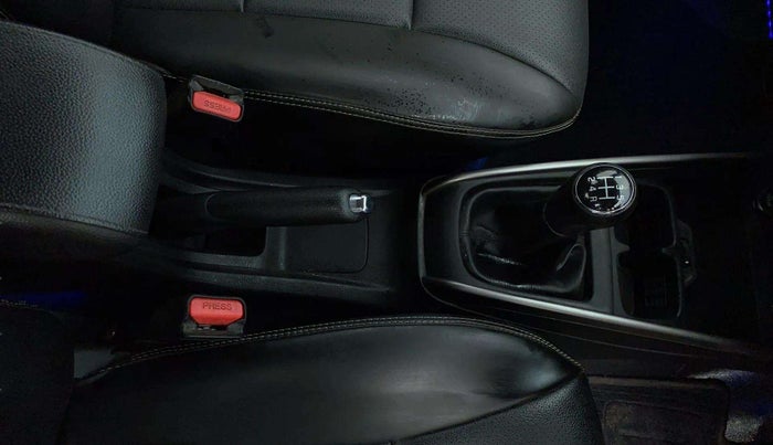 2022 Maruti XL6 ZETA MT, Petrol, Manual, 45,203 km, Gear Lever