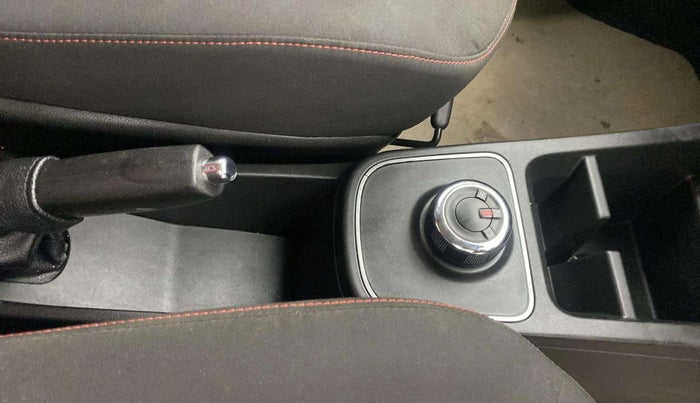 2020 Renault Kwid RXT 1.0 AMT (O), Petrol, Automatic, 18,296 km, Gear Lever