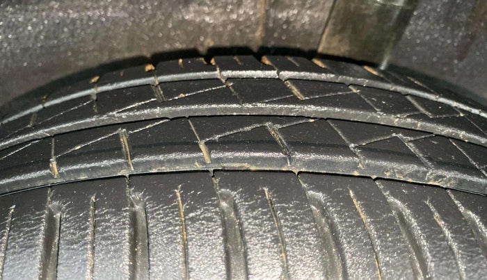 2020 Renault Kwid RXT 1.0 AMT (O), Petrol, Automatic, 18,296 km, Left Rear Tyre Tread