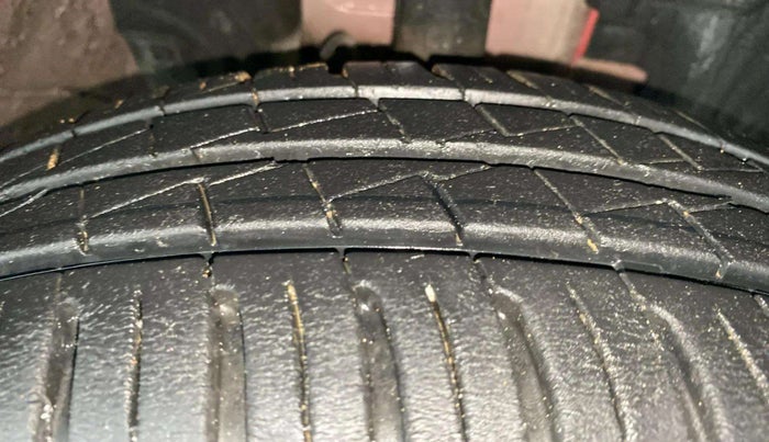 2020 Renault Kwid RXT 1.0 AMT (O), Petrol, Automatic, 18,296 km, Right Front Tyre Tread
