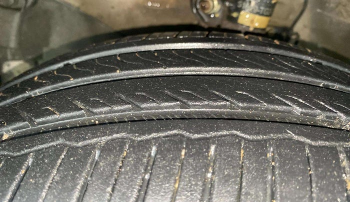 2016 Honda Brio VX MT, Petrol, Manual, 36,605 km, Left Front Tyre Tread