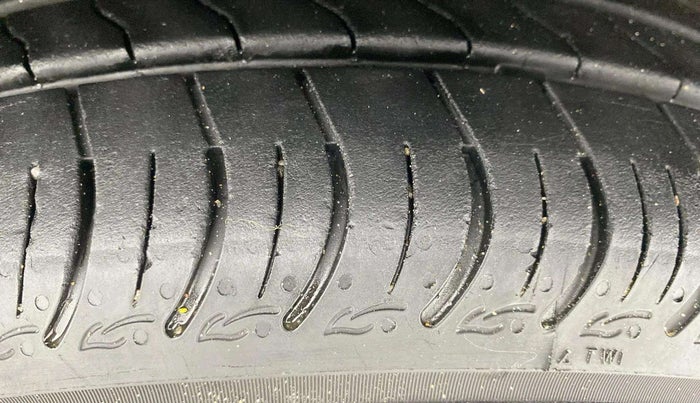 2018 Maruti Celerio VXI AMT, Petrol, Automatic, 64,950 km, Left Front Tyre Tread