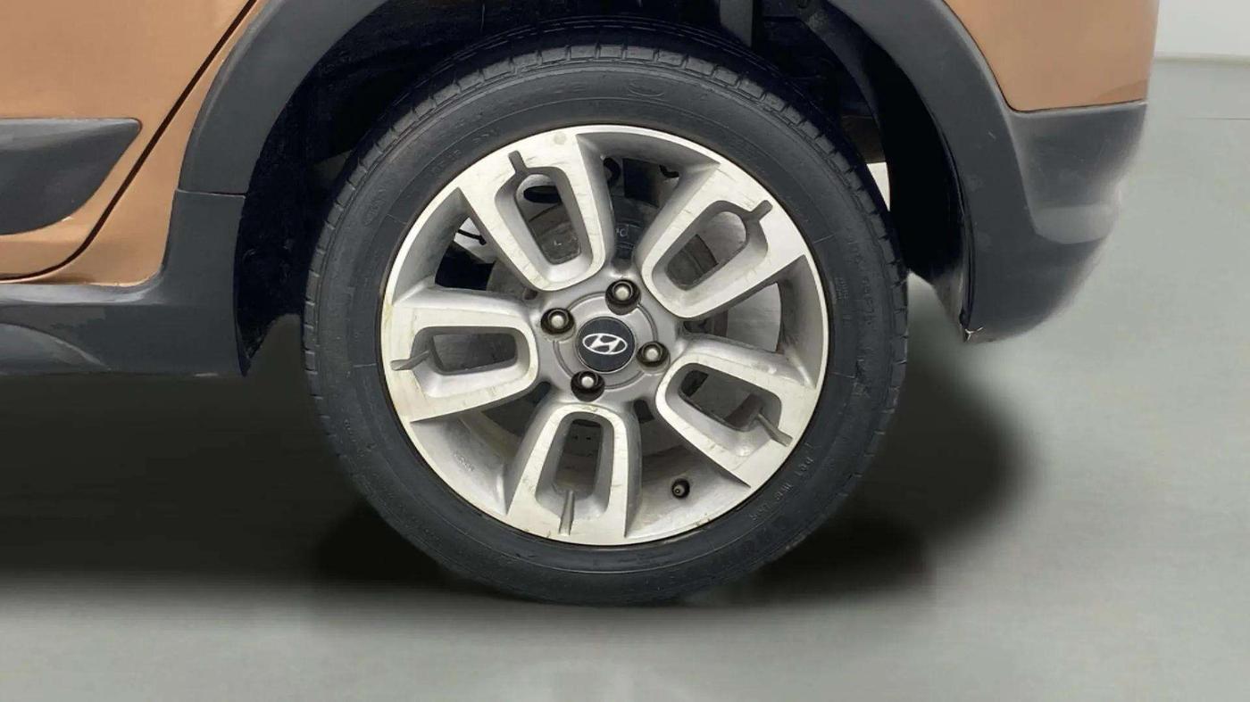 2015 Hyundai i20 Active 1.2 SX, Petrol, Manual, 49,457 km, Left Rear Wheel
