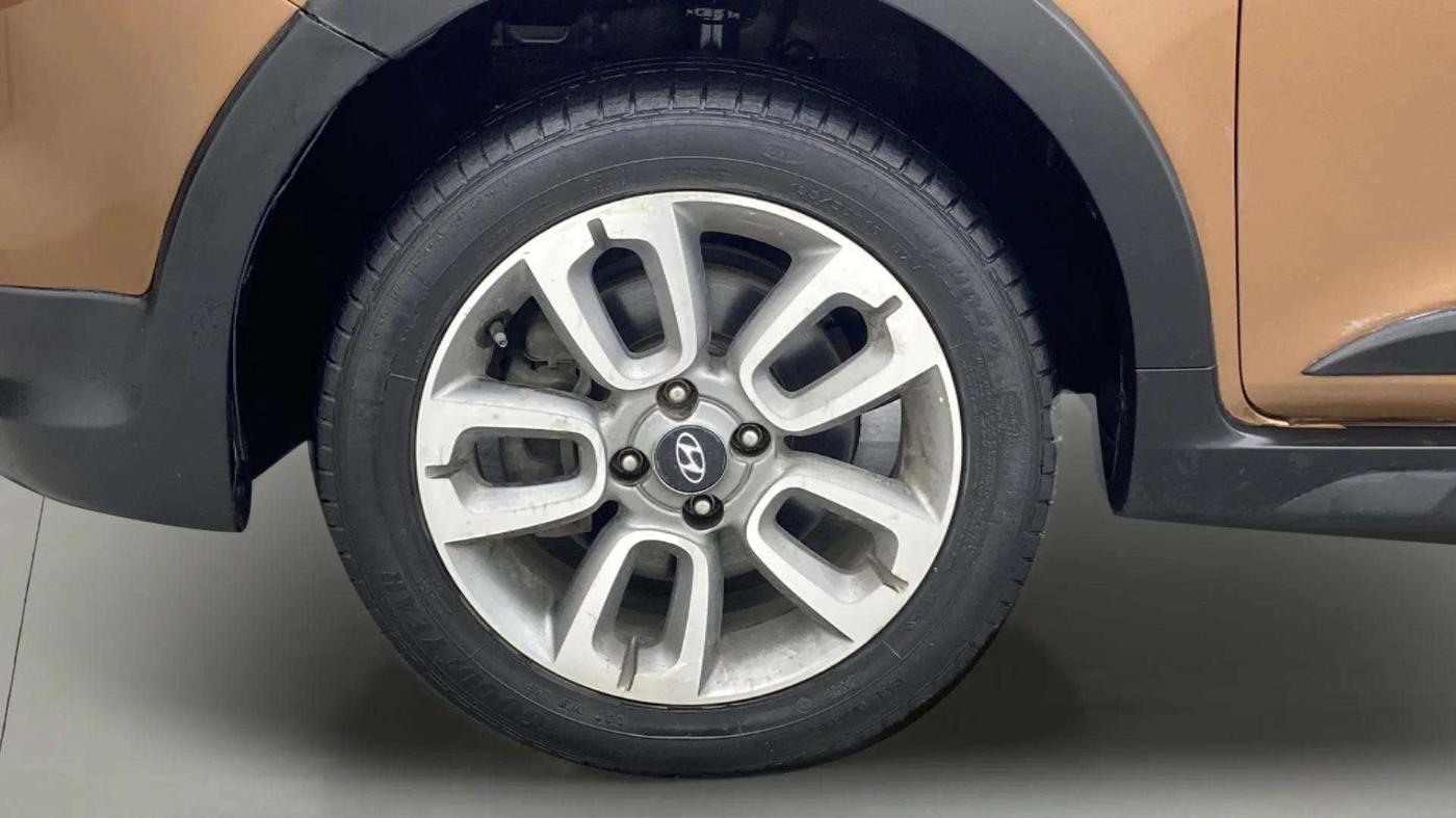 2015 Hyundai i20 Active 1.2 SX, Petrol, Manual, 49,457 km, Left Front Wheel