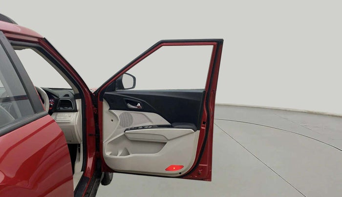2020 Mahindra XUV300 W8 (O) 1.5 DIESEL AMT, Diesel, Automatic, 71,094 km, RHS Front Door