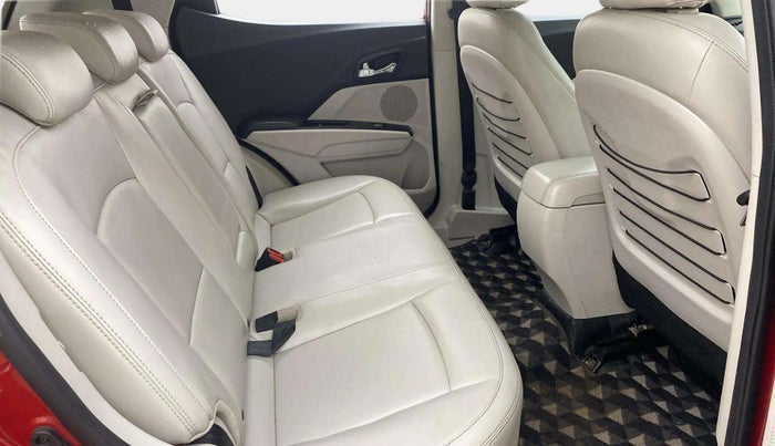 2020 Mahindra XUV300 W8 (O) 1.5 DIESEL AMT, Diesel, Automatic, 71,094 km, Right Side Rear Door Cabin