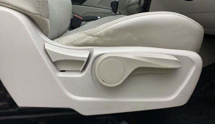 2020 Mahindra XUV300 W8 (O) 1.5 DIESEL AMT, Diesel, Automatic, 71,094 km, Driver Side Adjustment Panel