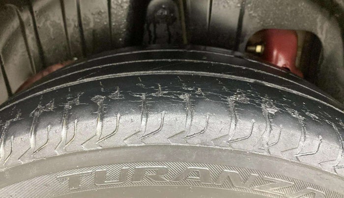 2020 Mahindra XUV300 W8 (O) 1.5 DIESEL AMT, Diesel, Automatic, 71,094 km, Right Rear Tyre Tread